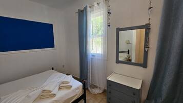 1 Schlafzimmer, BĂŒgeleisen/BĂŒgelbrett, Internetzugang, BettwĂ€sche