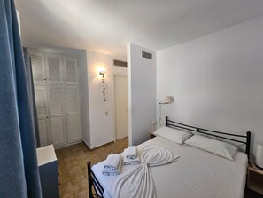 1 habitación, tabla de planchar con plancha, internet y ropa de cama