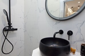 Studio | Bathroom