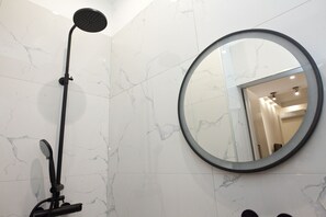 Studio | Bathroom
