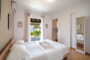 2 bedrooms, iron/ironing board, internet, bed sheets