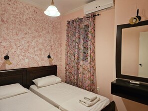 3 bedrooms, iron/ironing board, internet, bed sheets
