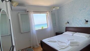 3 bedrooms, iron/ironing board, internet, bed sheets