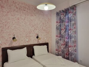 3 habitaciones, tabla de planchar con plancha, internet y ropa de cama 