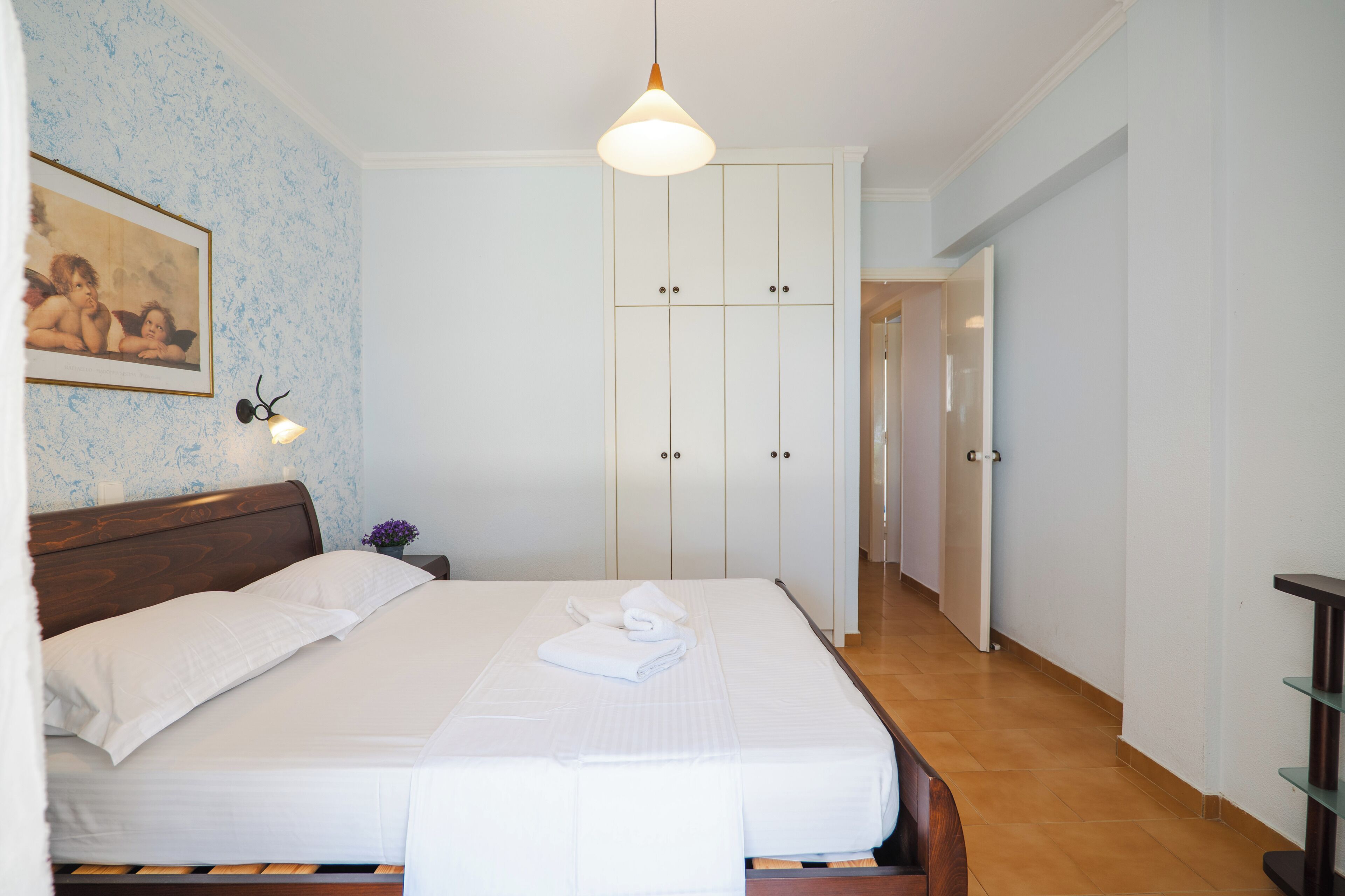 2 habitaciones, tabla de planchar con plancha, internet y ropa de cama 