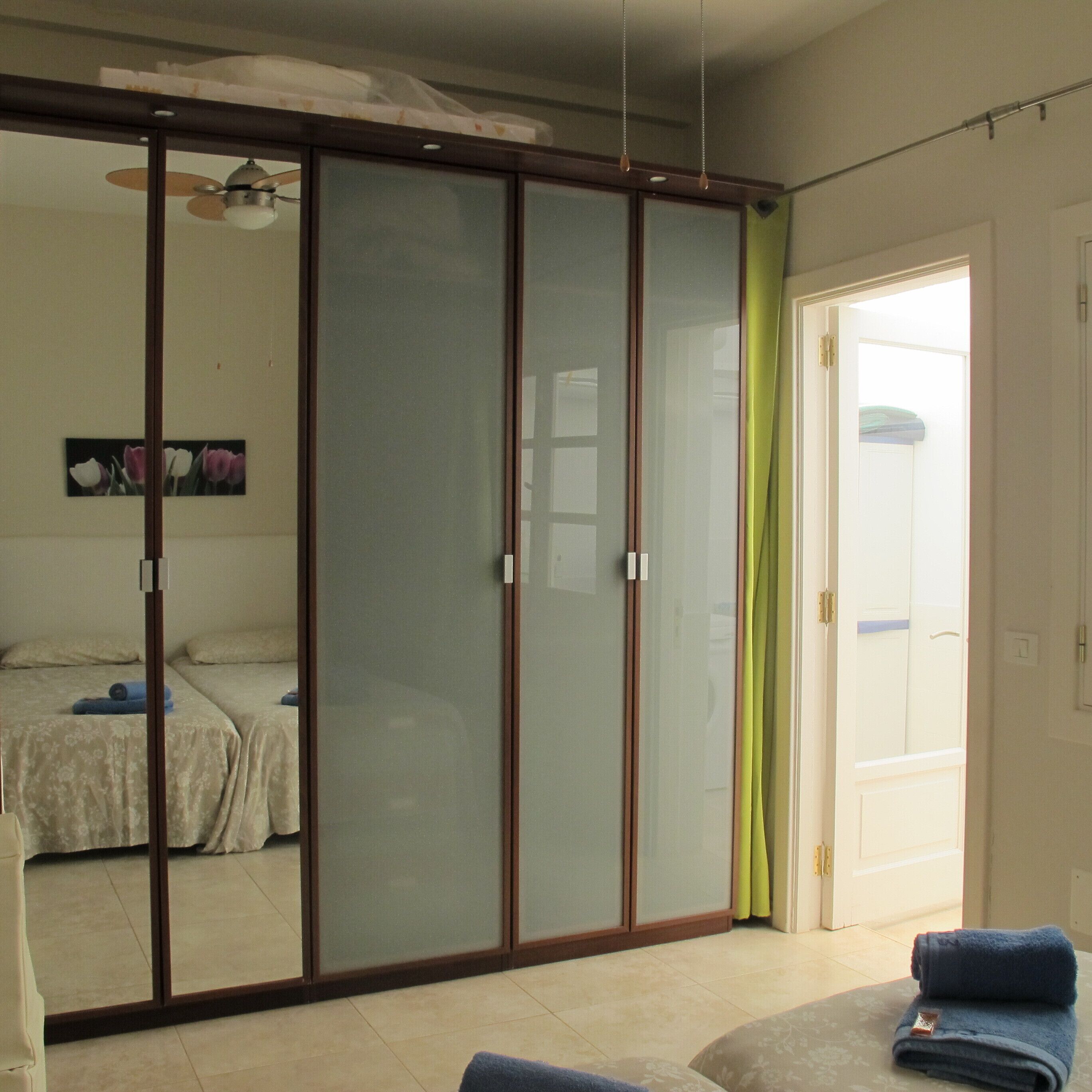 1 dormitorio, tabla de planchar con plancha, Internet y ropa de cama