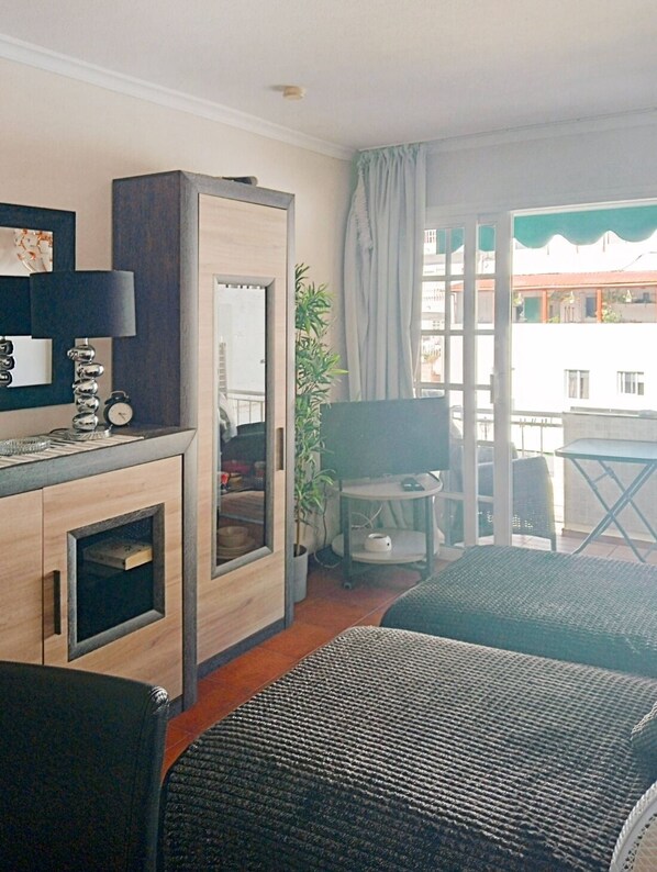 1 bedroom, internet, bed sheets