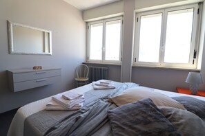 2 chambres, fer et planche à repasser, accès à Internet, literie fournie