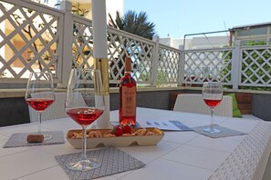 屋外ダイニングエリア