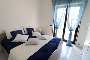 2 habitaciones, tabla de planchar con plancha, internet y ropa de cama 