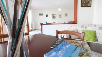 3 chambres, fer et planche Ă repasser, draps fournis