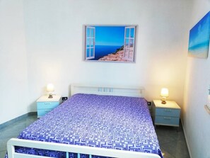 2 bedrooms, iron/ironing board, Internet, bed sheets