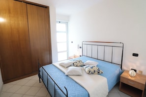 1 bedroom, iron/ironing board, Internet, bed sheets