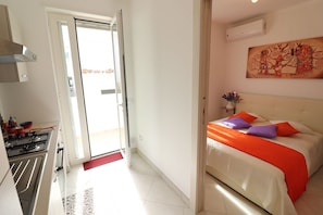 1 chambre, fer et planche à repasser, accès Internet, draps fournis