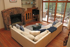 Smart TV, fireplace, offices - Amberwood Forest Retreat, Just Listed! (Flagstaff)