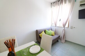 TV - Bilo Nadia — Cozy Apartment 200 m from Otranto’s Castle (Otranto)