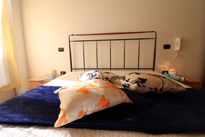 2 soverom, strykejern/-brett, internettilgang og sengetøy