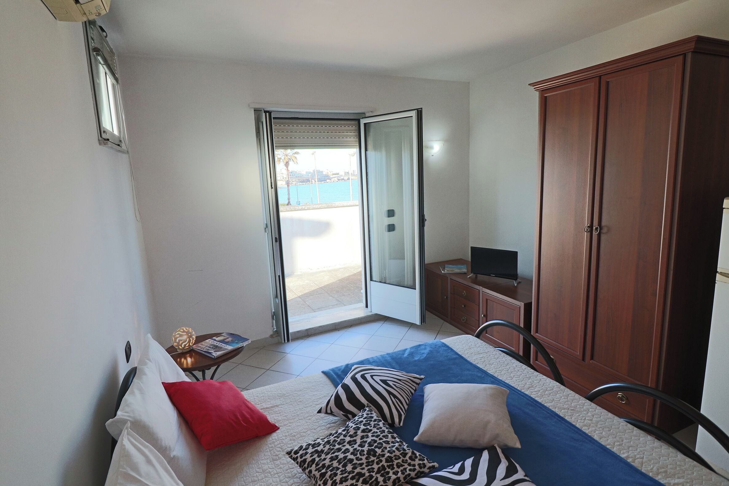 Strykejern/-brett, internettilgang og sengetøy