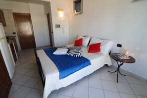 Iron/ironing board, Internet, bed sheets