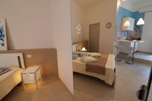 1 bedroom, iron/ironing board, internet, bed sheets - Casa Maya — Modern Open-Space Apartment Steps from Otranto’s Seafront (Otranto)