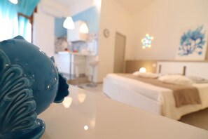 1 bedroom, iron/ironing board, internet, bed sheets - Casa Maya — Modern Open-Space Apartment Steps from Otranto’s Seafront (Otranto)
