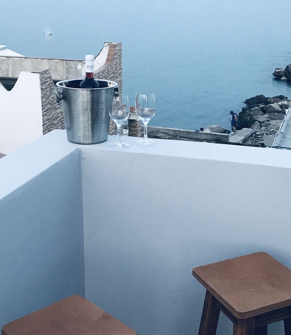 Property grounds - Fotaki's Home - Comfortable newbuilt 2 Bedroom Home, 20 meters from the sea (Kardamena)