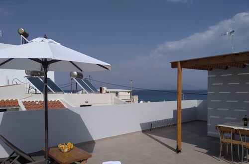 Fotaki's Home - Comfortable newbuilt 2 Bedroom Home, 20 meters from the sea