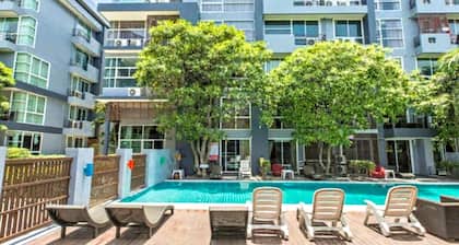 Kris - Modern Spacious 2 Bedrooms Condo with Pool