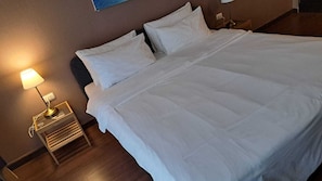 2 bedrooms, iron/ironing board, WiFi, bed sheets - Luxury City Retreat 2-Bedroom Condo in Downtown Sukhumvit, Bangkok Room 3B (Krung Thep Maha Nakhon)
