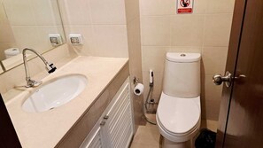 Badekar, hårføner og håndklær