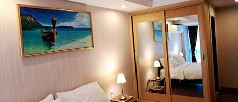 2 habitaciones, tabla de planchar con plancha, wifi y ropa de cama