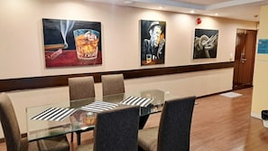 Dining - Luxury City Retreat 2-Bedroom Condo in Downtown Sukhumvit, Bangkok Room 3B (Krung Thep Maha Nakhon)
