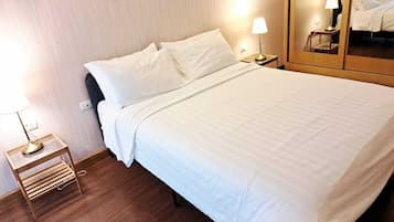 2 bedrooms, iron/ironing board, WiFi, bed sheets