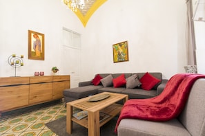 TV - Charming townhouse with AirCon only 500m from the Marina and the typical market (Olhão)