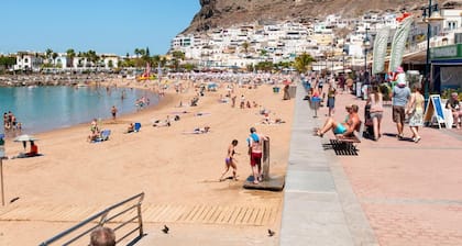 Harbour 332 in Puerto De Mogan by El Sirocco