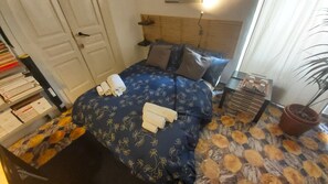 1 habitación, tabla de planchar con plancha, internet y ropa de cama 