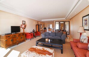 TV - Luxury Two Bedroom Apartment (Cape Town)