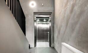 Interior - Sanders Leaves - Pleasant 4-Bdr Apt with City View (København)