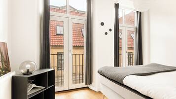 4 habitaciones, tabla de planchar con plancha, internet y ropa de cama