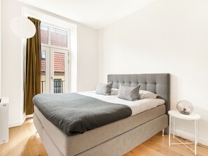 4 slaapkamers, een strijkplank/strijkijzer, internet, beddengoed