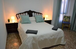 1 غرفة نوم ومكواة/لوح كي وخدمة الإنترنت وملاءات أسرّة