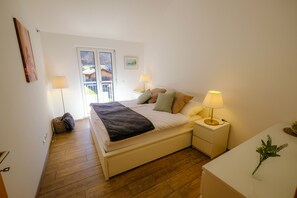 3 soverom, strykejern/-brett, internettilgang og sengetøy