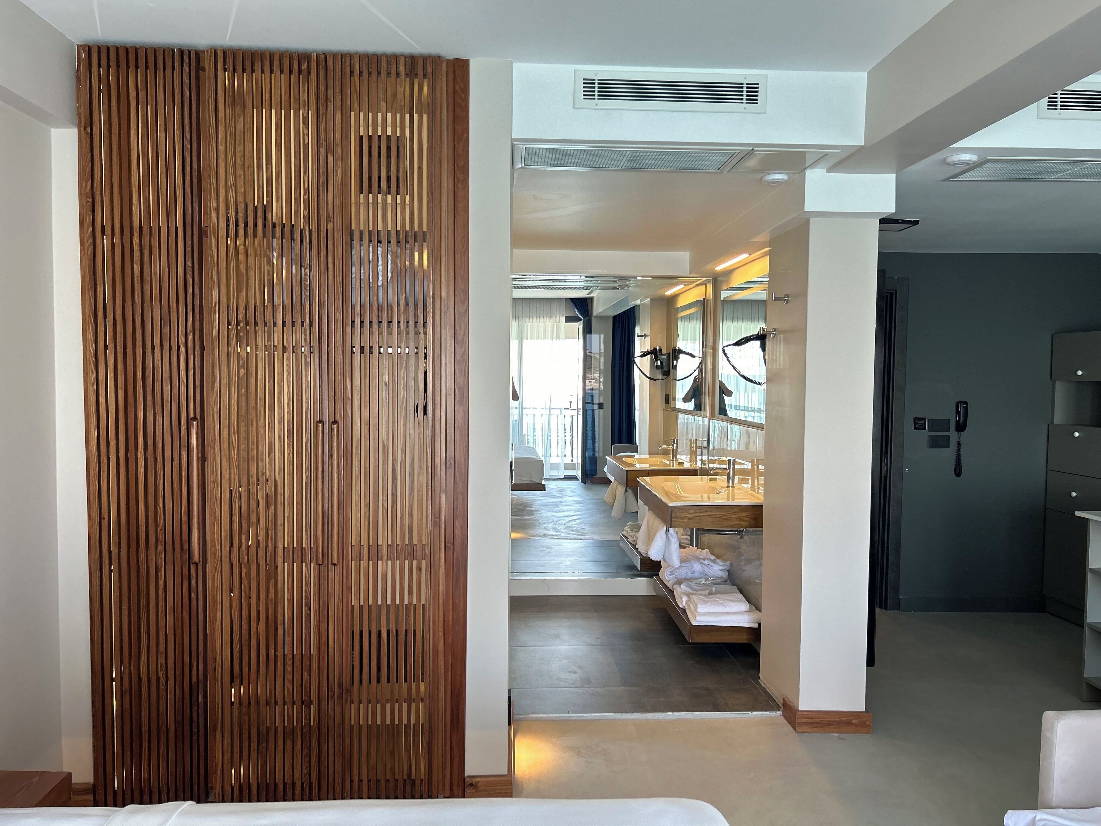 Family Suite Room With Seaview | Bộ đồ giường cao cấp, nệm Select Comfort, minibar 