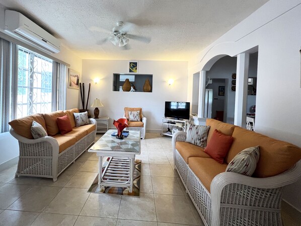 TV, DVD player - Graceville Beach House - 4bd by ZenBreak (Lower Carlton)