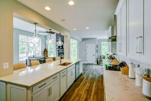 Fridge, microwave, oven, stovetop - 250’ of Lakefront with Boat House & Private Beach (Mineral)