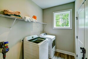 Laundry Room with Washer and Dryer! - 250’ of Lakefront with Boat House & Private Beach (Mineral)