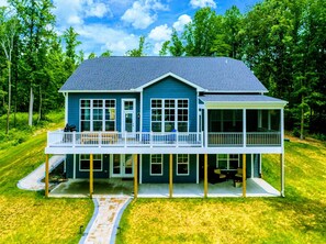 Exterior - 250’ of Lakefront with Boat House & Private Beach (Mineral)