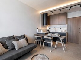 Seannamon 2 | Private kitchen | Mini-fridge, oven, cookware/dishes/utensils, paper towels