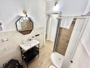 Desk, laptop workspace, free WiFi, bed sheets