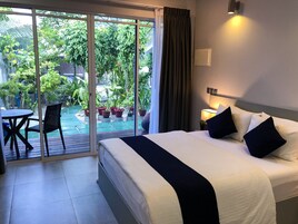 1 habitación, caja de seguridad en la habitación y escritorio 